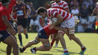 EMPUJE. Alumni busca un triunfo para afirmarse de cara a las semifinales..