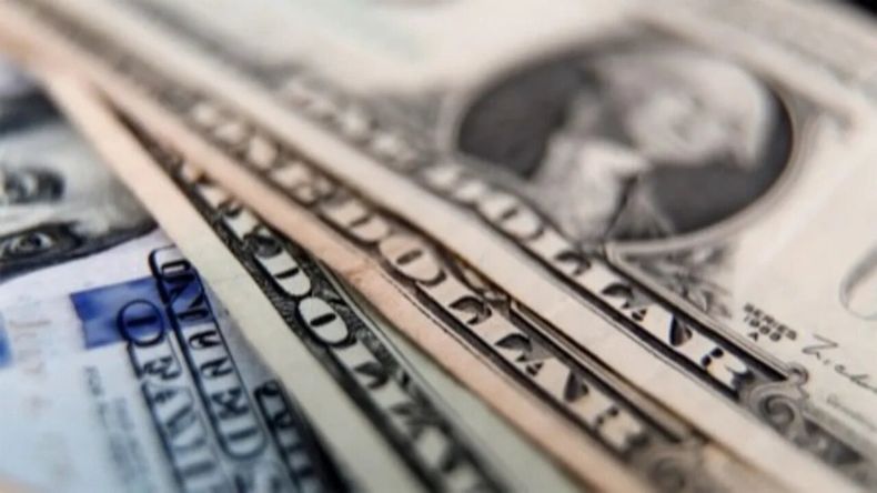 Mirá a cuánto cotiza el dólar blue, el dólar ahorro, el dólar tarjeta y el dólar turista en Argentina, según el promedio del Banco Central.