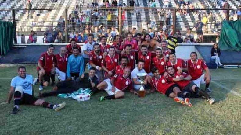 CAMPEÓN. Del Viso City logró su primer título en la Asociación Delvisense..