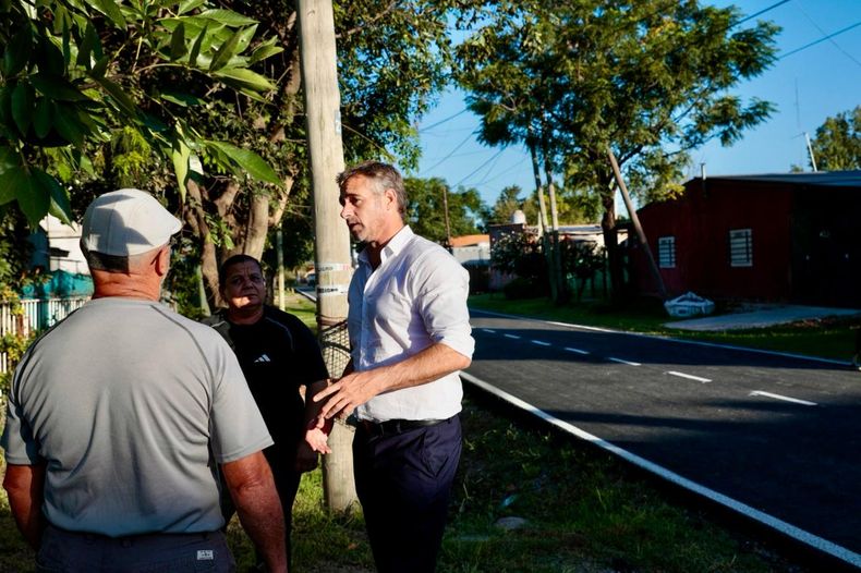 Achval dialog con los vecinos de Villa Rosa
