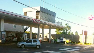 ESCENARIO. Los delincuentes cayeron en plena cita, en la estación de servicio..