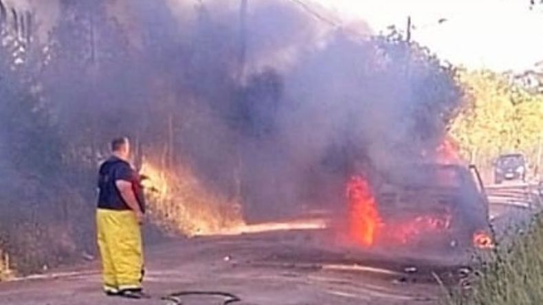 El incendio se produjo sobre la calle HG Martin. Foto @juancaimpacto .