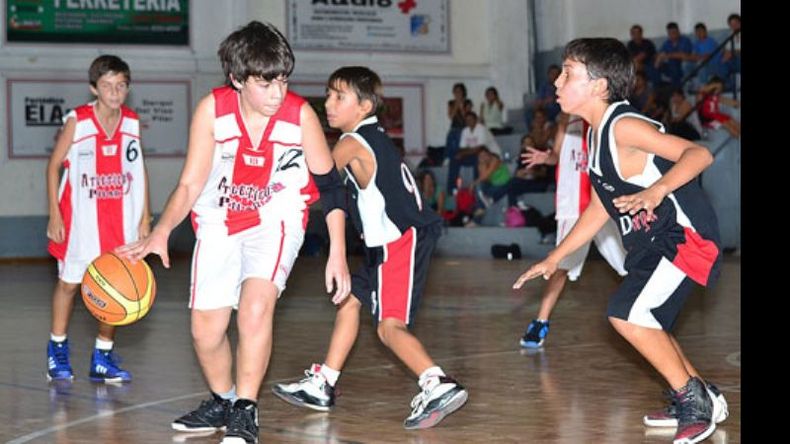 Atlético y Derqui terminaron la tarde empatados con 2 victorias por bando..