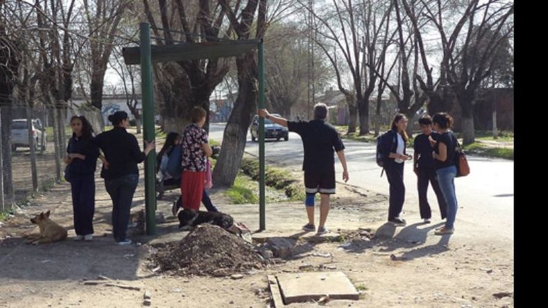 (Quiero Villa Rosa). El flamante refugio colocado frente a la Escuela 14..