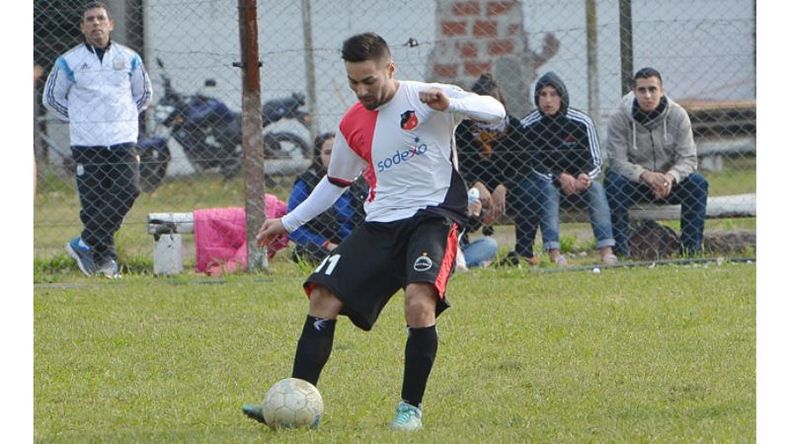 RECUPERACIÓN. Villa Rosa buscará hoy dar el golpe frente al líder..