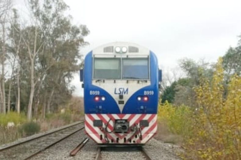 TREN DETENIDO. El accidente se produjo en Uruguay y las vías.