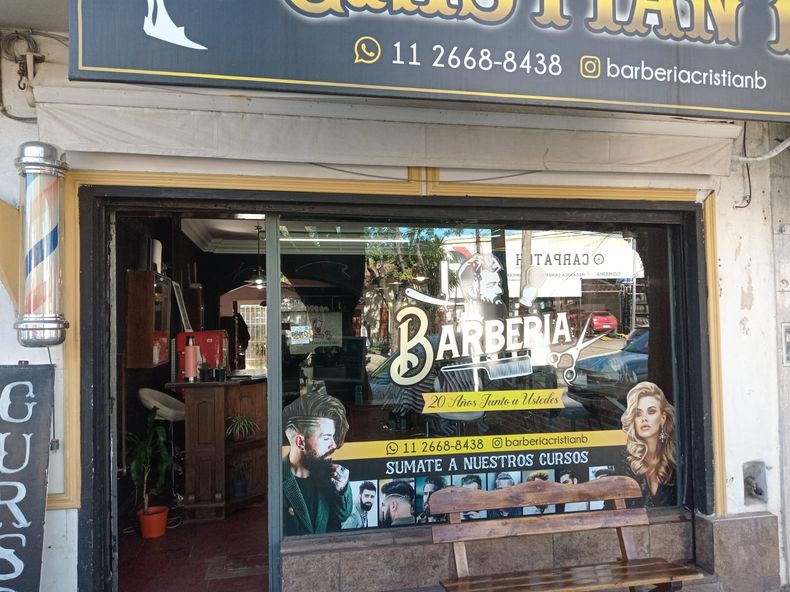 La barbería donde ocurrió en robo, ubicada sobre la Avenida Tomás Márquez al 1000.&nbsp;