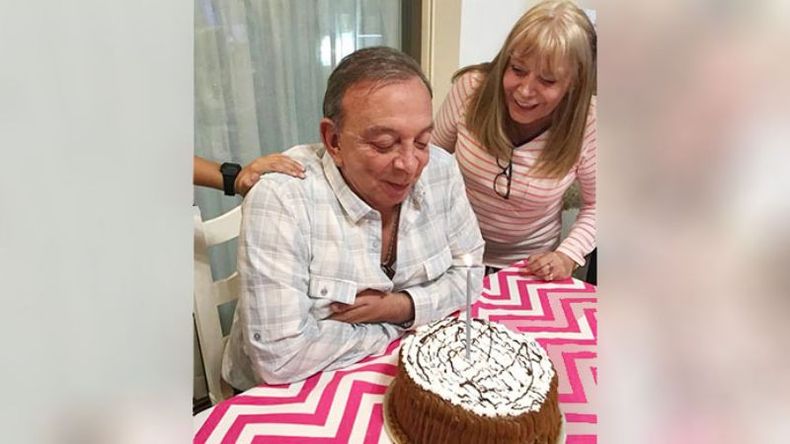 Cumpleañero. Esta semana, el viernes más precisamente, sopló las velitas el ex intendente Humberto Zúccaro. Más allá de su rol en la campaña junto a José Molina, parece cada vez más alejado de la política y más cercano a los afectos.Es por eso que en su cuenta de Twitter el ex mandatario destacó la celebración, agradeció el apoyo de su familia y los “mensajes y llamados” recibidos durante el día. Para los que se preguntan cuántos, debemos decir que fueron 61 añitos..