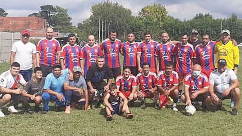 EQUIPO. El plantel de Unión Alberti que se metió en la pelea por el número 1 de los Senior..