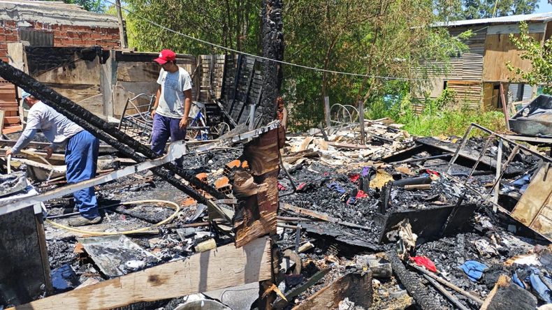 El incendio provocó pérdidas totales.