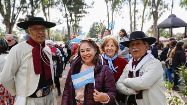 el festejo del 25 de mayo en del viso, en 12 fotos