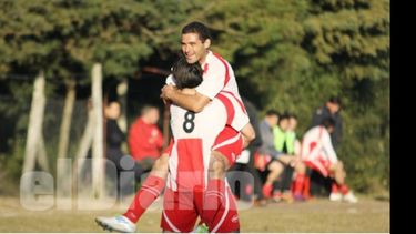 Atlético goleó a Abrojal en su último partido y ahora recibe al líder, Náutico Hacoaj..