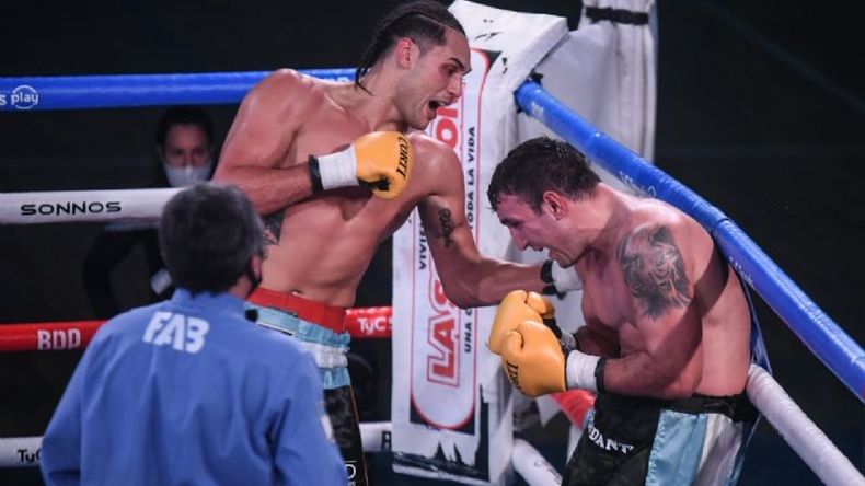 Yamil ganó por puntos. Fotos: Boxeo de Primera (TyC Sports)..