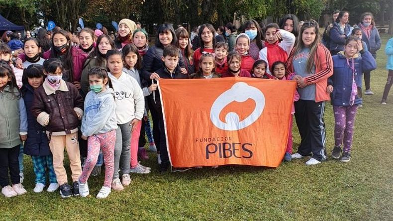 PIBES fue creada en el 2008 para brindar nuevas oportunidades a chicos y adolescentes en situación de vulnerabilidad social, y también a sus familias. .