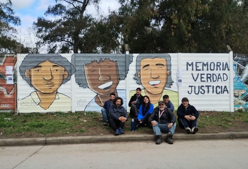 El mural fue pintado por vecinos de la zona, junto al artista Cristian Camargo.