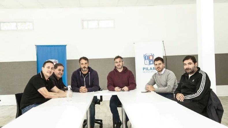 ACUERDO. Achával firmó la paritaria con tres de los cuatro gremios municipales..