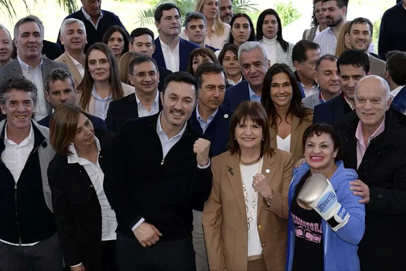 DIRIGENTES. Patricia Bullrich, al frente de su equipo nacional en Pilar.