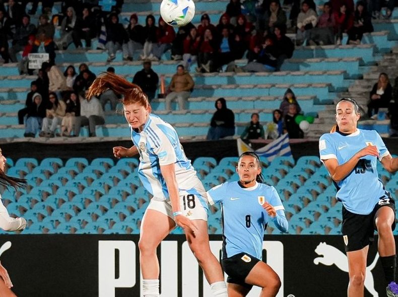 Annika Paz y el cabezazo que le dio el agnico empate a Argentina ante Uruguay