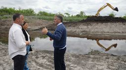 RECORRIDA. Federico Achával estuvo acompañado por Santiago Laurent y Soledad Peralta.