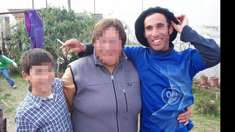 La víctima. Miguel Ángel Durrels en una foto familiar. Trabajaba como petisero..