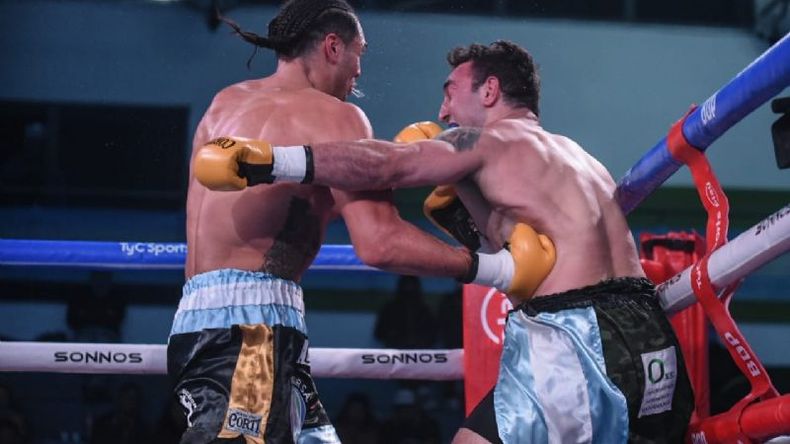 Yamil ganó por puntos. Fotos: Boxeo de Primera (TyC Sports)..