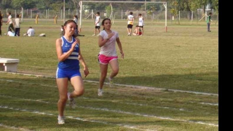 Florencia Leiva (Cadetes) compitió en Salto en Largo y 100 metros..