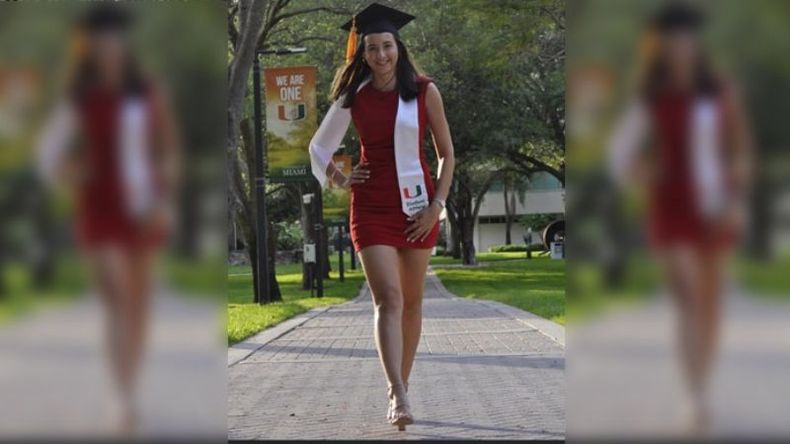 Aguilera y su look de egresada en la Universidad de Miami..