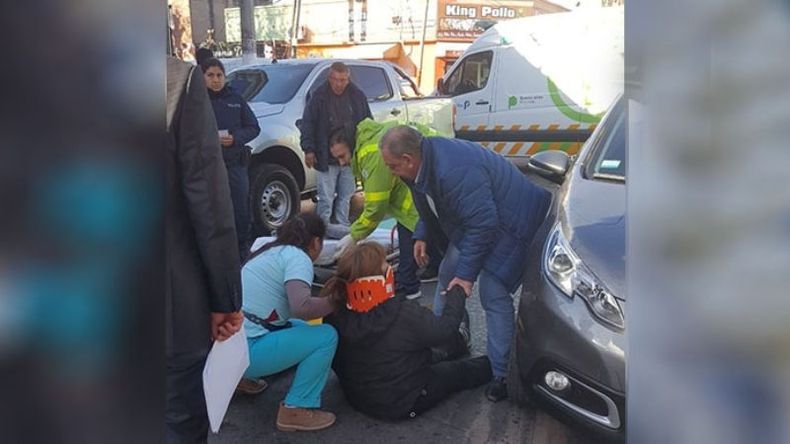 EMERGENCIA. Zúccaro asistió a la víctima del accidente..