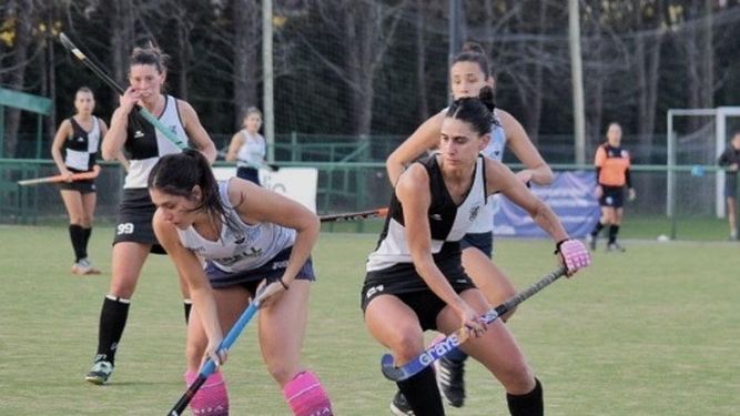 POR LA BOCHA. Hebraica logró un triunfo importante para sostenerse entre los protagonistas de su grupo.