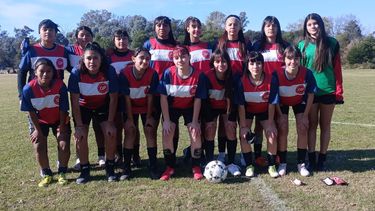 PLANTEL. La Sub 16 de Gauchitos/Muni Pilar que sueña con jugar en Mar del Plata.