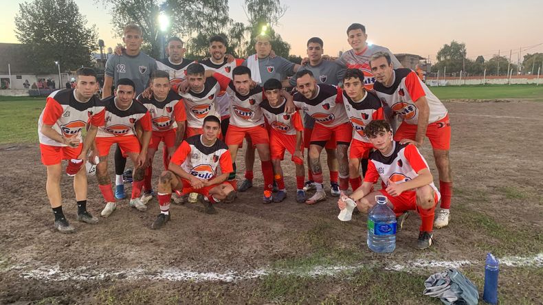 La Primera de Presidente Derqui ganó en José C. Paz y sigue al frente de la Zona Campeonato de la División B.