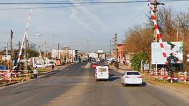 El accidente se produjo en el paso a nivel de la Ruta 25 en Villa Rosa.