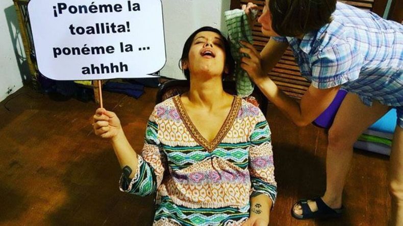 DE PELÍCULA. En El Galpón Cultural aprovecharon el ciclo de cine para hacer una producción fotográfica con frases de la inigualable “Esperando la carroza”. Dicen que para comer hubo más que tres empanadas….