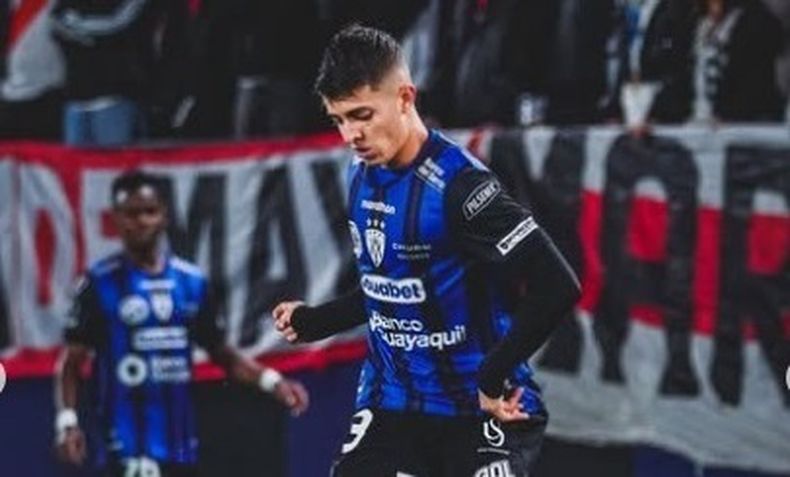 Thiago Santamaría en Independiente del Valle ante River.