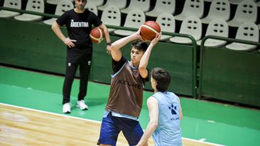 Lucas Giovannetti entrenando junto a Juan Bocca en la concentración en Buenos Aires.