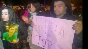 RECLAMO. Familiares del joven asesinado en Del Viso, contra los narcos..