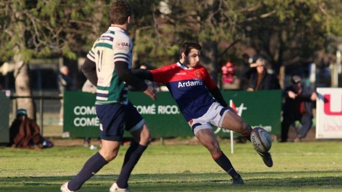 KICK. Facundo Sebastiano y su pegada sumaron para la victoria francesa..