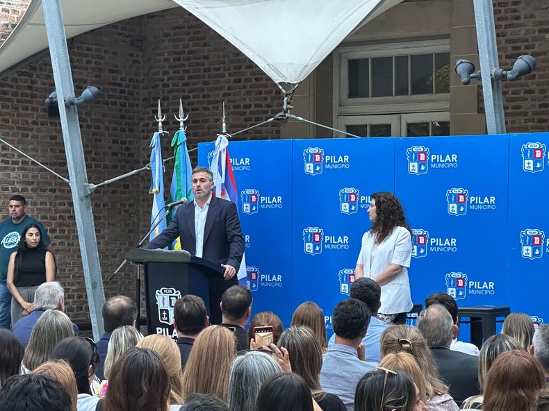 ANUNCIO EN EL PELLEGRINI. El intendente Federico Achával junto a la rectora de la Universidad de Pilar, Lizzy Wanger.&nbsp;