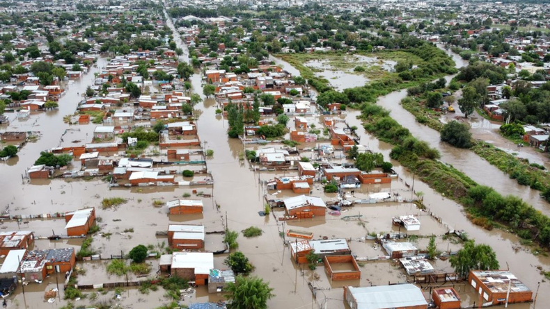 La terrible inundación en Bahía Blanca. (cnnespanol.cnn.com)..png