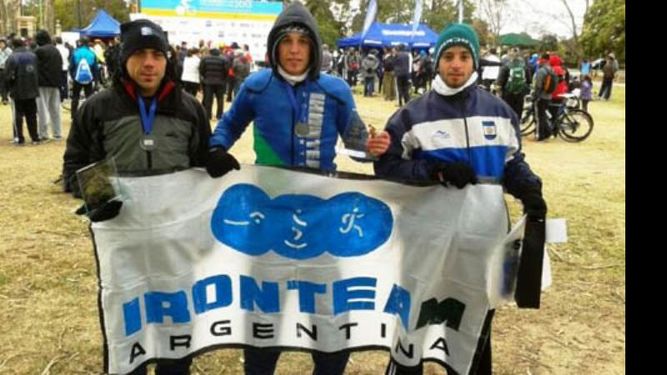 Villarruel, Saiz y O’Donnell, con los premios y encapuchados para mermar el frío..