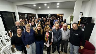 ENCUENTRO. Dirigentes y vecinos compartieron el debate en el espacio de Evolución Radical.