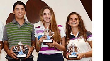 ACUMULA TROFEOS. Aguilera (centro) se quedó con el título en Tacurú Club..