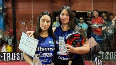 Sofía Molle (izquierda) y Camila Negrete, luego de lograr el boleto al Panamericano.