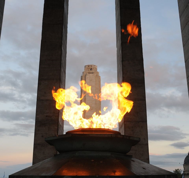 Llama Votiva del Monumento a la Bandera. (disfrutarrosario.com).png