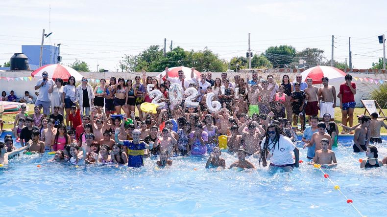 AL AGUA. Las Escuelas Abiertas en Verano ofrecen actividades para que los chicos disfruten de sus vacaciones.&nbsp;