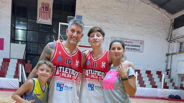 Familia de básquet. Jonatan Treise con Benjamín jugaron juntos un amistoso en la pretemporada de la Liga Federal. Familia de básquet. Jonatan Treise con Benjamín jugaron juntos un amistoso en la pretemporada de la Liga Federal.