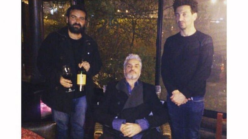 PETTI EN TINTO. Mientras reparte sus días entre su programa “Radio Rana” por Rock & Pop y su show “Sumo por Pettinato”, el músico y conductor cenó en Tinto y Soda. Lo acompañaron el músico y enófilo, José Andrés Gallego y su hermano..