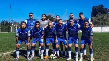 PUNTEROS. El once de La Fraternidad que ganó en la cancha de Malvinas.