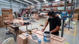 La ley busca promover el desarroll de las empresas locales, .