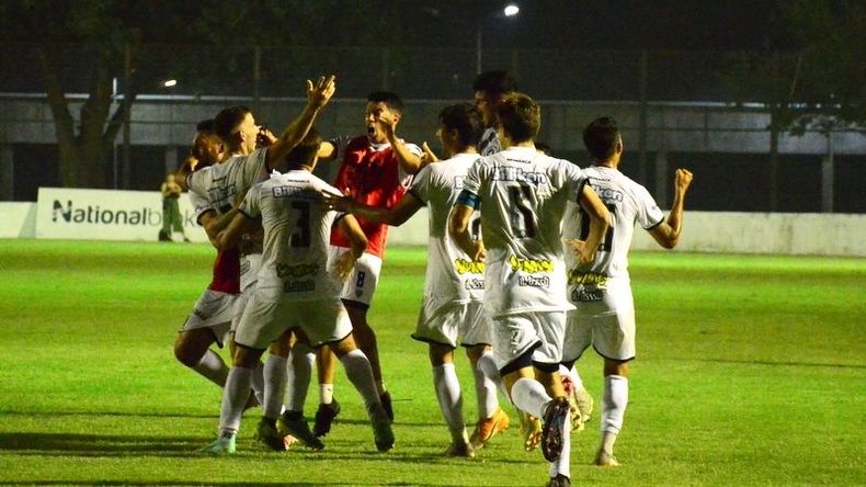 POR EL TRIUNFO. Real Pilar quiere festejar de noche en el Barraza..